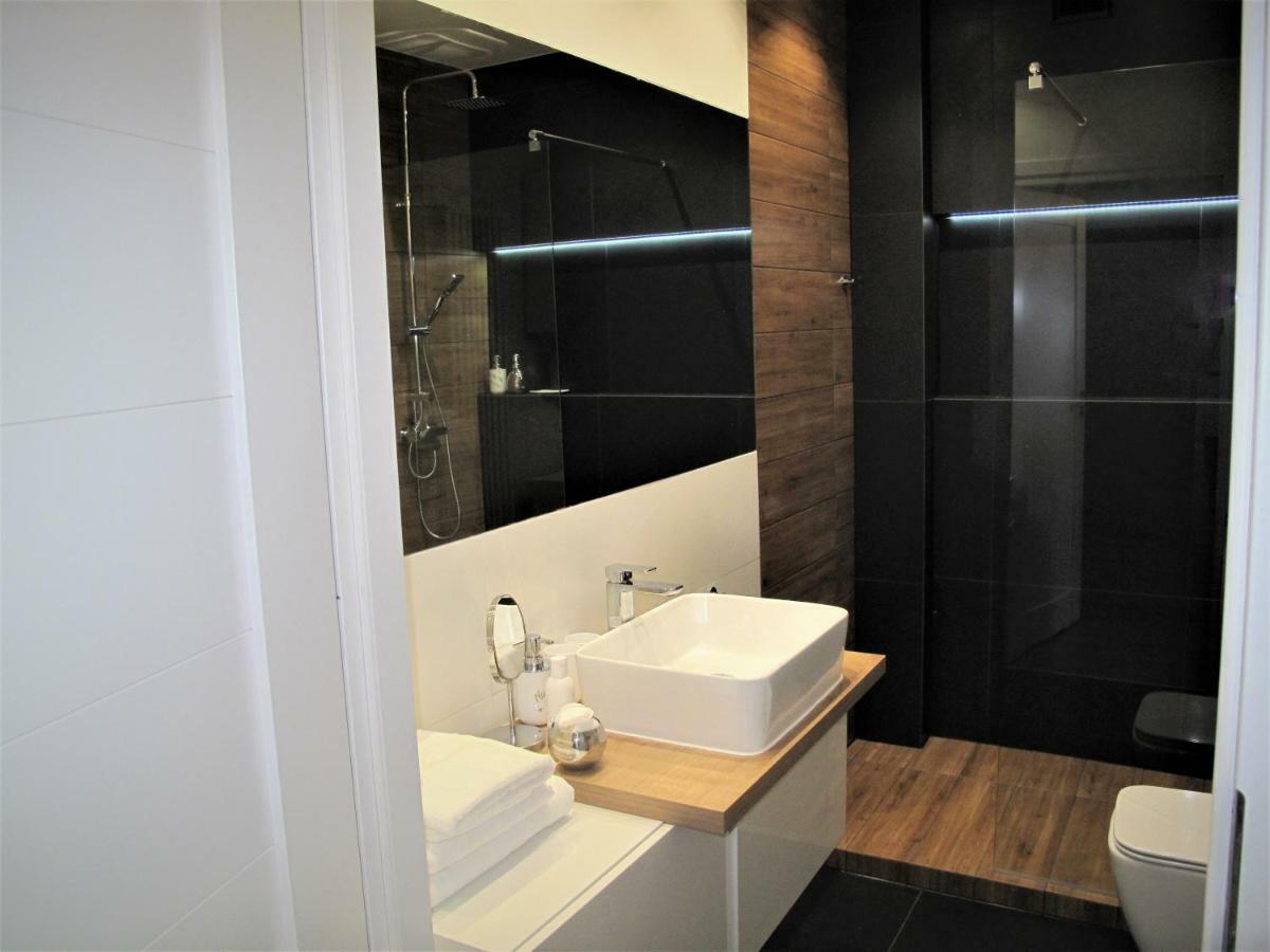 Apartament By The Way Apartment Wroclaw Exterior photo